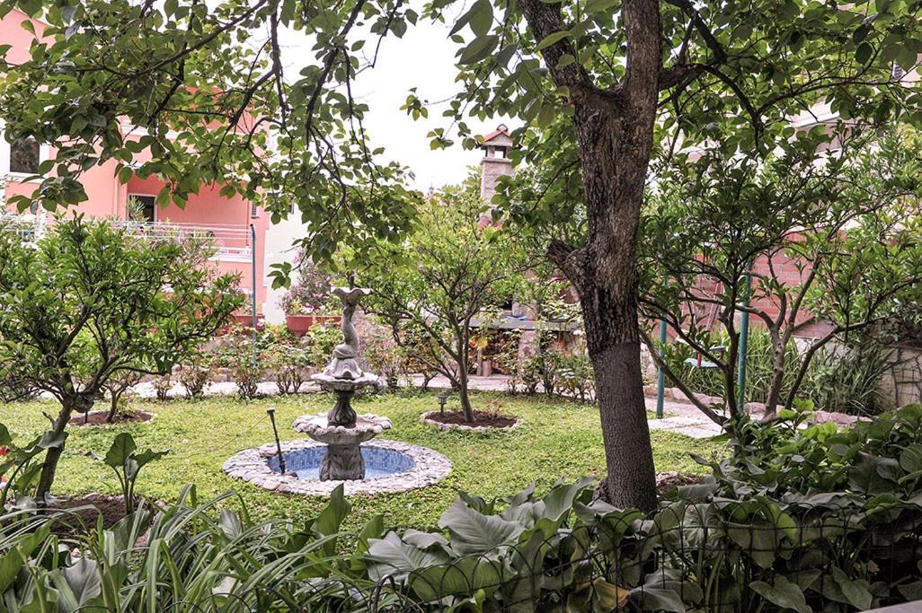 Vila Mila Petrovac na moru Exterior foto